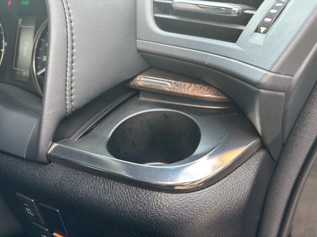 アルファードハイブリッド エグゼクティブラウンジ　ＴＶ＆ナビ　革シート　パワーシート　バックカメラ　後席モニター　アダプティブクルーズコントロール　電動リアゲート　両側電動スライドドア　ＥＴＣ　キーレスエントリー　スマートキー　４ＷＤ　全周囲カメラ（16枚目）