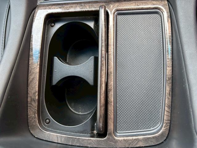 アルファードハイブリッド エグゼクティブラウンジ　ＴＶ＆ナビ　革シート　パワーシート　バックカメラ　後席モニター　アダプティブクルーズコントロール　電動リアゲート　両側電動スライドドア　ＥＴＣ　キーレスエントリー　スマートキー　４ＷＤ　全周囲カメラ（24枚目）