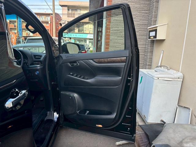 アルファードハイブリッド エグゼクティブラウンジ　ＴＶ＆ナビ　革シート　パワーシート　バックカメラ　後席モニター　アダプティブクルーズコントロール　電動リアゲート　両側電動スライドドア　ＥＴＣ　キーレスエントリー　スマートキー　４ＷＤ　全周囲カメラ（37枚目）