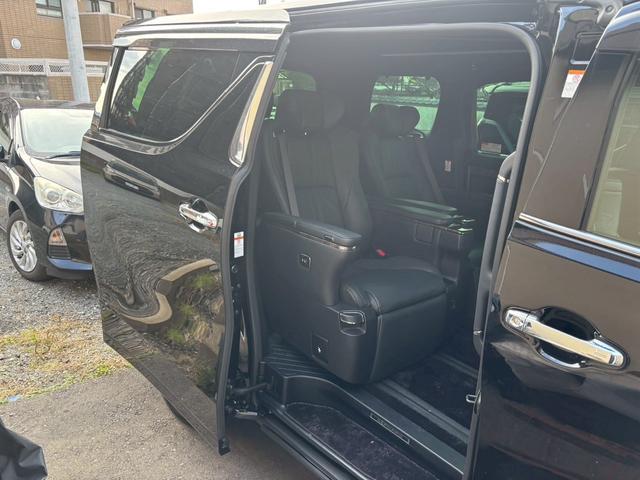 アルファードハイブリッド エグゼクティブラウンジ　ＴＶ＆ナビ　革シート　パワーシート　バックカメラ　後席モニター　アダプティブクルーズコントロール　電動リアゲート　両側電動スライドドア　ＥＴＣ　キーレスエントリー　スマートキー　４ＷＤ　全周囲カメラ（48枚目）