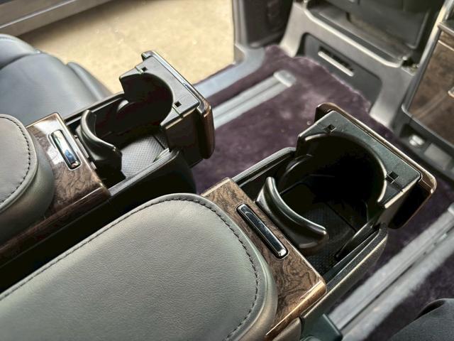 アルファードハイブリッド エグゼクティブラウンジ　ＴＶ＆ナビ　革シート　パワーシート　バックカメラ　後席モニター　アダプティブクルーズコントロール　電動リアゲート　両側電動スライドドア　ＥＴＣ　キーレスエントリー　スマートキー　４ＷＤ　全周囲カメラ（51枚目）