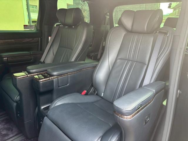 アルファードハイブリッド エグゼクティブラウンジ　ＴＶ＆ナビ　革シート　パワーシート　バックカメラ　後席モニター　アダプティブクルーズコントロール　電動リアゲート　両側電動スライドドア　ＥＴＣ　キーレスエントリー　スマートキー　４ＷＤ　全周囲カメラ（59枚目）