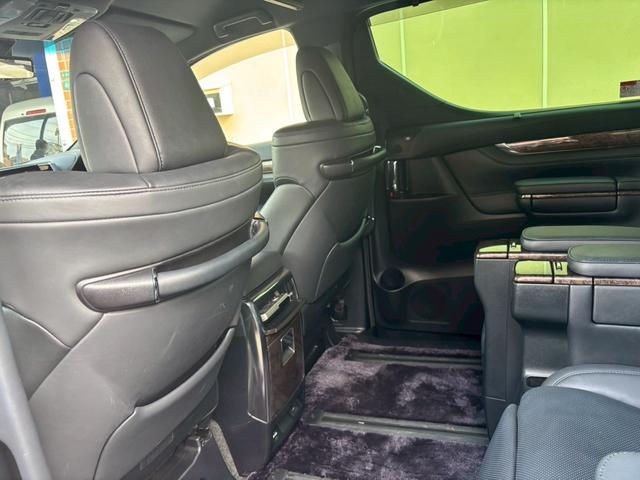 アルファードハイブリッド エグゼクティブラウンジ　ＴＶ＆ナビ　革シート　パワーシート　バックカメラ　後席モニター　アダプティブクルーズコントロール　電動リアゲート　両側電動スライドドア　ＥＴＣ　キーレスエントリー　スマートキー　４ＷＤ　全周囲カメラ（60枚目）