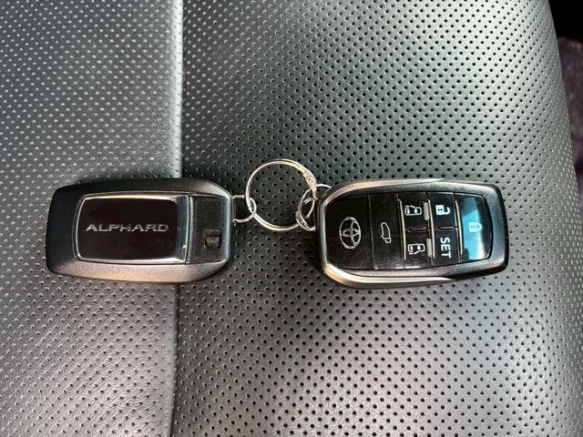 アルファードハイブリッド エグゼクティブラウンジ　ＴＶ＆ナビ　革シート　パワーシート　バックカメラ　後席モニター　アダプティブクルーズコントロール　電動リアゲート　両側電動スライドドア　ＥＴＣ　キーレスエントリー　スマートキー　４ＷＤ　全周囲カメラ（72枚目）