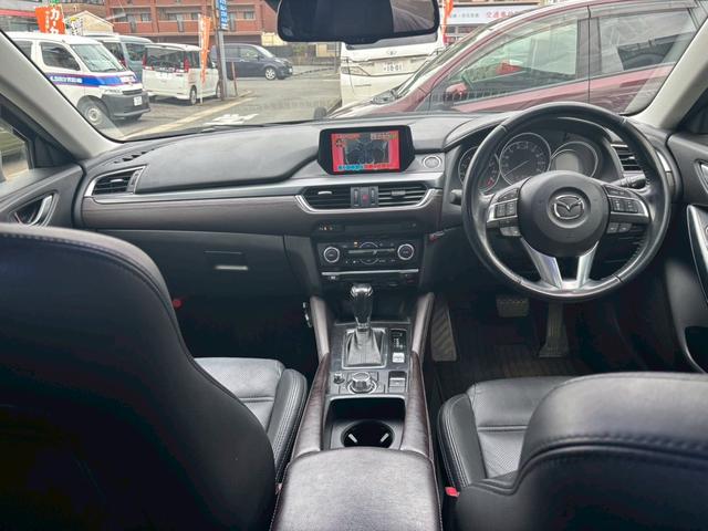 アテンザセダン ２５Ｓ　Ｌパッケージ　ＥＴＣ　ＴＶ＆ナビ　アダプティブクルーズコントロール　キーレスエントリー　スマートキー　パワーシート　バックカメラ　革シート　アルミホイール　ＨＩＤヘッドライト　アイドリングストップ　エアバック（4枚目）