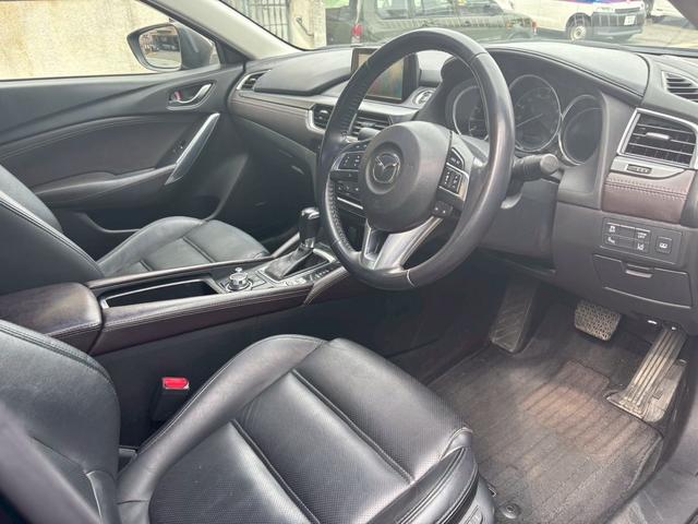 アテンザセダン ２５Ｓ　Ｌパッケージ　ＥＴＣ　ＴＶ＆ナビ　アダプティブクルーズコントロール　キーレスエントリー　スマートキー　パワーシート　バックカメラ　革シート　アルミホイール　ＨＩＤヘッドライト　アイドリングストップ　エアバック（5枚目）