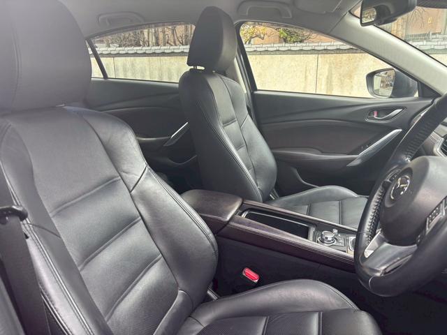 アテンザセダン ２５Ｓ　Ｌパッケージ　ＥＴＣ　ＴＶ＆ナビ　アダプティブクルーズコントロール　キーレスエントリー　スマートキー　パワーシート　バックカメラ　革シート　アルミホイール　ＨＩＤヘッドライト　アイドリングストップ　エアバック（6枚目）