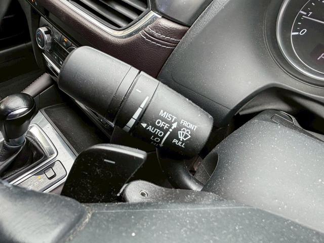 アテンザセダン ２５Ｓ　Ｌパッケージ　ＥＴＣ　ＴＶ＆ナビ　アダプティブクルーズコントロール　キーレスエントリー　スマートキー　パワーシート　バックカメラ　革シート　アルミホイール　ＨＩＤヘッドライト　アイドリングストップ　エアバック（11枚目）