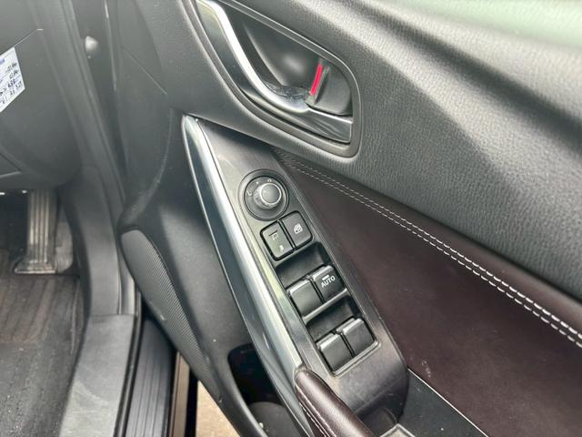 アテンザセダン ２５Ｓ　Ｌパッケージ　ＥＴＣ　ＴＶ＆ナビ　アダプティブクルーズコントロール　キーレスエントリー　スマートキー　パワーシート　バックカメラ　革シート　アルミホイール　ＨＩＤヘッドライト　アイドリングストップ　エアバック（30枚目）