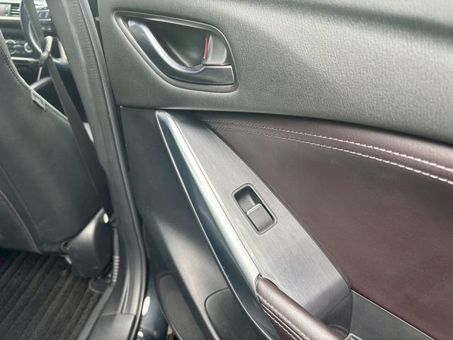 アテンザセダン ２５Ｓ　Ｌパッケージ　ＥＴＣ　ＴＶ＆ナビ　アダプティブクルーズコントロール　キーレスエントリー　スマートキー　パワーシート　バックカメラ　革シート　アルミホイール　ＨＩＤヘッドライト　アイドリングストップ　エアバック（40枚目）