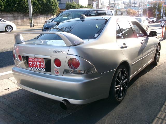 アルテッツァ ＲＳ２００　Ｚエディション　６速ミッション　社外１７インチアルミホイール　社外マフラー　大型リアウィング　社外ナビ　地デジＴＶ　ドライブレコーダー　タイミングベルト交換済み（17枚目）