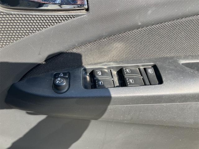 �p���[�E�B���h�E�̃X�C�b�`�ł���B�^�]�Ȃɋ��Ȃ��瑋���J���߂̃R���g���[���ł��܂���B