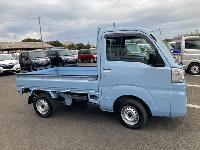 スタンダード 4WD 5速マニュアル車 エアコンパワステ付き 運転席助手席サンバイザー付き ヘッドライトレベリング機能 ワイドCDラジオチューナー付き(8枚目)