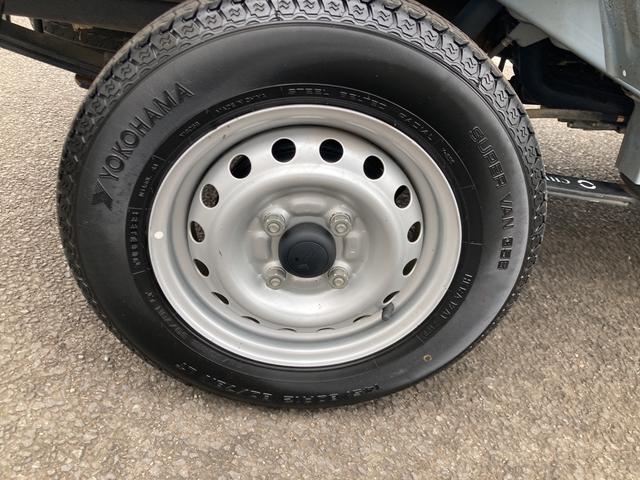 スタンダード 4WD 5速マニュアル車 エアコンパワステ付き 運転席助手席サンバイザー付き ヘッドライトレベリング機能 ワイドCDラジオチューナー付き(33枚目)