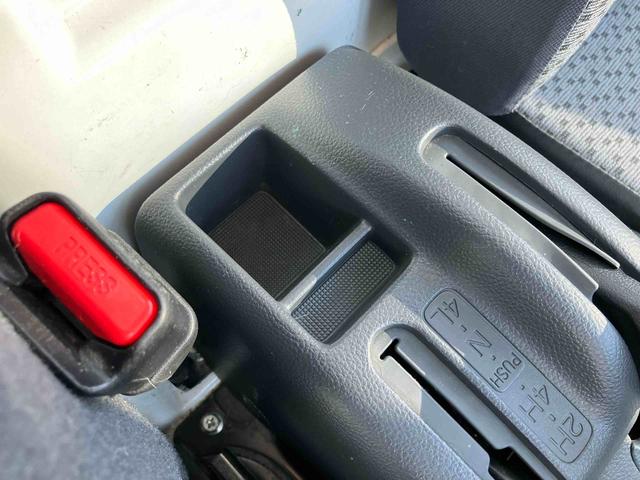 ミニキャブトラック みのり　走行距離無制限１２ヶ月保証付き　運転席エアバック　パワーステアリング　エアコン　切替式４ＷＤ　ＡＢＳ　デュアルエアバッグ　禁煙車（29枚目）
