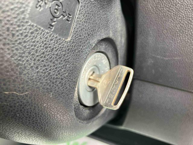 ハイゼットカーゴ スペシャルＳＡＩＩＩ　走行距離無制限１２ヶ月保証付き　衝突防止装置　レーンアシスト　ＤＶＤ再生　運転席助手席エアバック　横滑り防止システム　Ｂｌｕｅｔｏｏｔｈ接続　ＡＣ　ナビ　メモリーナビ　記録簿　オートライト　エアバック（24枚目）