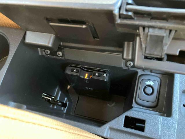 コペン セロ　走行距離無制限１２ヶ月保証付き　ナビ付　スマキー　ＢＴオーディオ　ＵＳＢ接続　記録簿　ＤＶＤ再生可　アルミ　禁煙　横滑り防止機能　ＥＴＣ車載器　メモリナビ　キ－レス　エアバック　ＡＢＳ　ターボ　イモビ（7枚目）