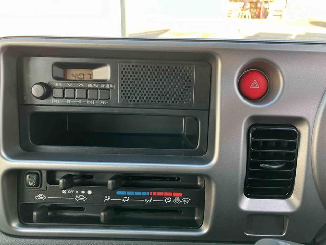 ハイゼットカーゴ デラックスリミテッド 走行距離無制限12ヶ月保証付き エアバッグ 禁煙車 助手席エアバック ABS 記録簿 両側スライドドア 盗難防止(6枚目)