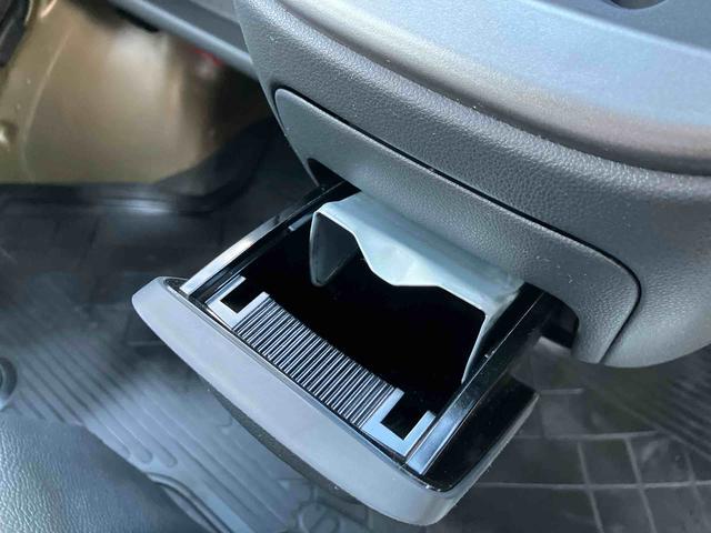 ハイゼットカーゴ デラックスリミテッド 走行距離無制限12ヶ月保証付き エアバッグ 禁煙車 助手席エアバック ABS 記録簿 両側スライドドア 盗難防止(16枚目)