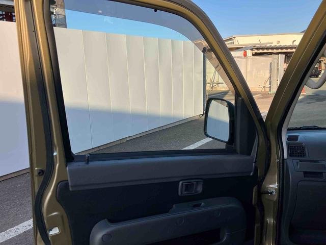 ハイゼットカーゴ デラックスリミテッド 走行距離無制限12ヶ月保証付き エアバッグ 禁煙車 助手席エアバック ABS 記録簿 両側スライドドア 盗難防止(29枚目)