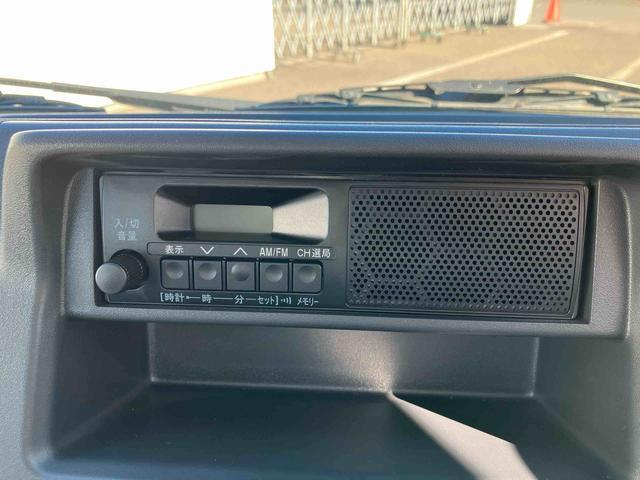 キャリイトラック ＫＣエアコン・パワステ　走行距離無制限１２ヶ月保証付き　整備点検記録簿　禁煙　助手席エアバック　ＡＣ　運転席エアバック　パートタイム４ＷＤ　パワステ　横滑防止　ＡＢＳ　オートライト　盗難防止システム　踏み間違い防止（6枚目）