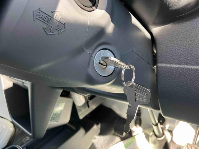 キャリイトラック ＫＣエアコン・パワステ　走行距離無制限１２ヶ月保証付き　整備点検記録簿　禁煙　助手席エアバック　ＡＣ　運転席エアバック　パートタイム４ＷＤ　パワステ　横滑防止　ＡＢＳ　オートライト　盗難防止システム　踏み間違い防止（22枚目）