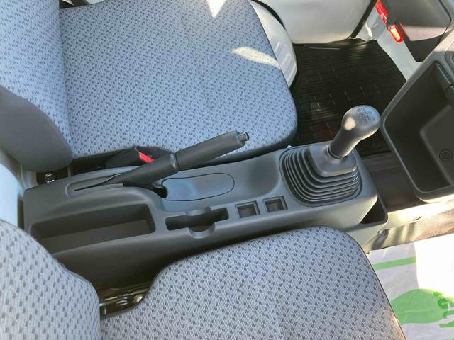 キャリイトラック ＫＣエアコン・パワステ　走行距離無制限１２ヶ月保証付き　整備点検記録簿　禁煙　助手席エアバック　ＡＣ　運転席エアバック　パートタイム４ＷＤ　パワステ　横滑防止　ＡＢＳ　オートライト　盗難防止システム　踏み間違い防止（26枚目）