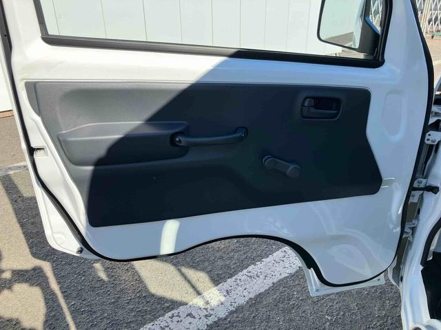 キャリイトラック ＫＣエアコン・パワステ　走行距離無制限１２ヶ月保証付き　整備点検記録簿　禁煙　助手席エアバック　ＡＣ　運転席エアバック　パートタイム４ＷＤ　パワステ　横滑防止　ＡＢＳ　オートライト　盗難防止システム　踏み間違い防止（31枚目）