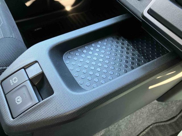 タフト Ｇ　ダーククロムベンチャー　ワンオーナー　走行距離無制限１２ヶ月保証付き　１オ－ナ－　ＢＬＵＥＴＯＯＴＨ　アダプティブクルコン　ＵＳＢ　リアカメラ　オートマチックハイビーム　ＬＥＤライト　レーンキープアシスト　キーフリー　記録簿　アルミ（20枚目）