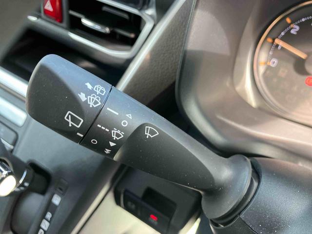 ３．「認定中古車カルテ」は、走行距離や修復歴に加えてキズ・凹みの有無・状態や消耗品の交換、過去の整備状況がわかります。