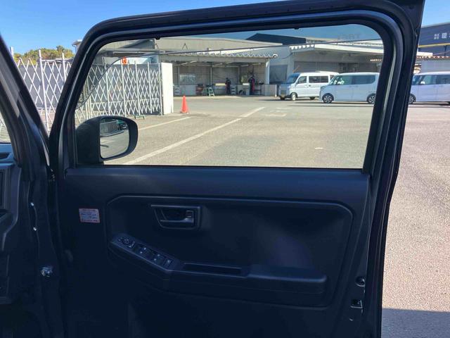 タフト Ｘ　ワンオーナー　走行距離無制限１２ヶ月保証付き　ハイビームアシスト　安全ボディ　キーフリー　記録簿　レーンキープ　ＬＥＤヘッドライト　ガラスルーフ　スマートキ－　オートライト　ワンオーナー　アイドリング　セキュリティ（29枚目）