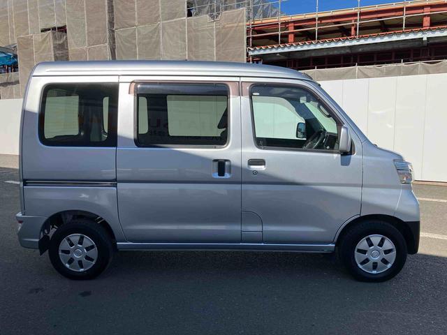ハイゼットカーゴ クルーズＳＡＩＩＩ　走行距離無制限１２ヶ月保証付き　両側手動スライドドア　盗難防止装置　横滑防止装置　禁煙　車線逸脱警告　エアバック　エコアイドル　オートハイビーム　ＡＢＳ　オートライト　記録簿付　助手席エアバッグ（9枚目）
