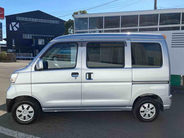 ハイゼットカーゴ クルーズＳＡＩＩＩ　走行距離無制限１２ヶ月保証付き　両側手動スライドドア　盗難防止装置　横滑防止装置　禁煙　車線逸脱警告　エアバック　エコアイドル　オートハイビーム　ＡＢＳ　オートライト　記録簿付　助手席エアバッグ（11枚目）