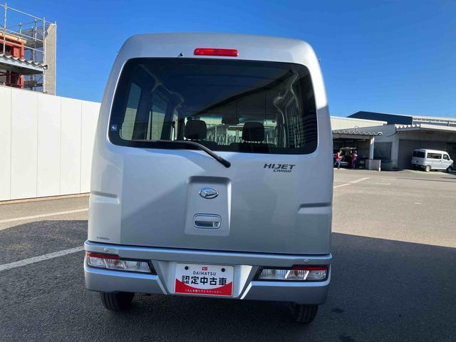 ハイゼットカーゴ クルーズＳＡＩＩＩ　走行距離無制限１２ヶ月保証付き　両側手動スライドドア　盗難防止装置　横滑防止装置　禁煙　車線逸脱警告　エアバック　エコアイドル　オートハイビーム　ＡＢＳ　オートライト　記録簿付　助手席エアバッグ（12枚目）