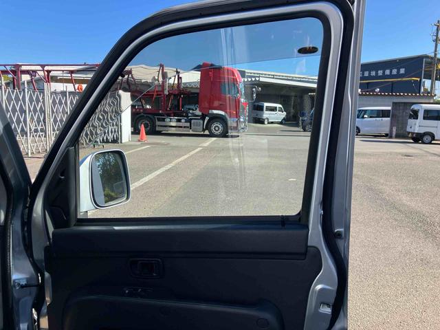 ハイゼットカーゴ クルーズＳＡＩＩＩ　走行距離無制限１２ヶ月保証付き　両側手動スライドドア　盗難防止装置　横滑防止装置　禁煙　車線逸脱警告　エアバック　エコアイドル　オートハイビーム　ＡＢＳ　オートライト　記録簿付　助手席エアバッグ（28枚目）