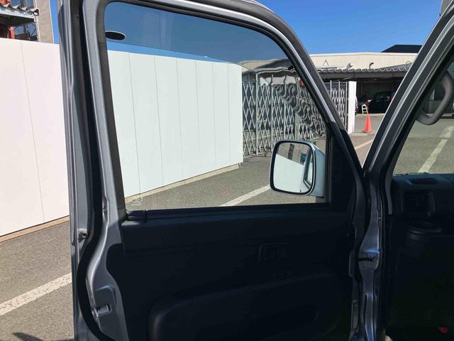 ハイゼットカーゴ クルーズＳＡＩＩＩ　走行距離無制限１２ヶ月保証付き　両側手動スライドドア　盗難防止装置　横滑防止装置　禁煙　車線逸脱警告　エアバック　エコアイドル　オートハイビーム　ＡＢＳ　オートライト　記録簿付　助手席エアバッグ（30枚目）