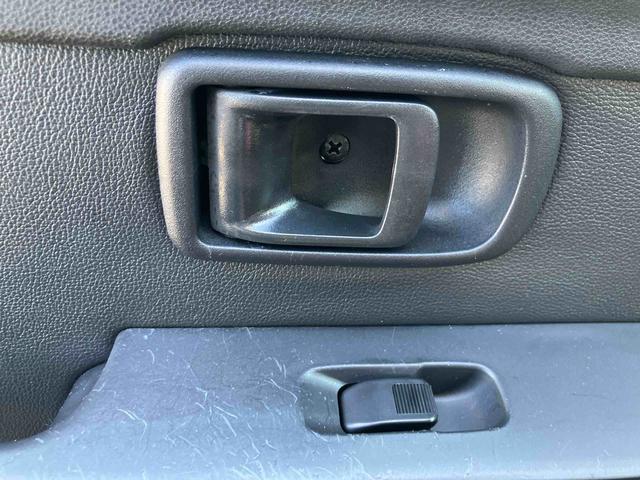 ハイゼットカーゴ クルーズＳＡＩＩＩ　走行距離無制限１２ヶ月保証付き　両側手動スライドドア　盗難防止装置　横滑防止装置　禁煙　車線逸脱警告　エアバック　エコアイドル　オートハイビーム　ＡＢＳ　オートライト　記録簿付　助手席エアバッグ（31枚目）