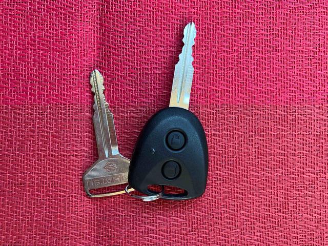 ハイゼットカーゴ クルーズＳＡＩＩＩ　走行距離無制限１２ヶ月保証付き　両側手動スライドドア　盗難防止装置　横滑防止装置　禁煙　車線逸脱警告　エアバック　エコアイドル　オートハイビーム　ＡＢＳ　オートライト　記録簿付　助手席エアバッグ（40枚目）