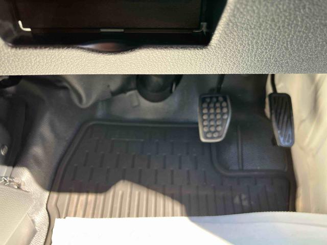ハイゼットカーゴ ＤＸ　ワンオーナー　走行距離無制限１２ヶ月保証付き　ＬＥＤヘッドランプ　禁煙　セキュリティアラーム　キーレスキー　両側スライドドア　エコアイドル　ハイビームアシスト　オートライト　記録簿　レーンアシスト　ワンオーナー（23枚目）