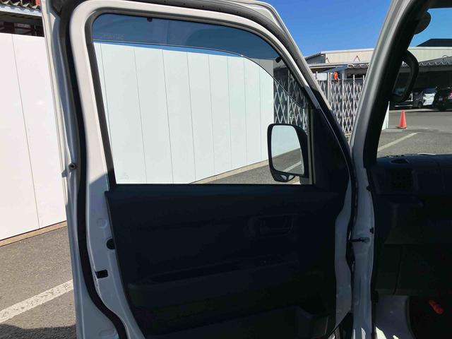 ハイゼットカーゴ ＤＸ　ワンオーナー　走行距離無制限１２ヶ月保証付き　ＬＥＤヘッドランプ　禁煙　セキュリティアラーム　キーレスキー　両側スライドドア　エコアイドル　ハイビームアシスト　オートライト　記録簿　レーンアシスト　ワンオーナー（29枚目）