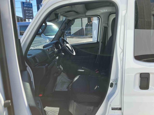 ハイゼットカーゴ ＤＸ　ワンオーナー　走行距離無制限１２ヶ月保証付き　ＬＥＤヘッドランプ　禁煙　セキュリティアラーム　キーレスキー　両側スライドドア　エコアイドル　ハイビームアシスト　オートライト　記録簿　レーンアシスト　ワンオーナー（31枚目）