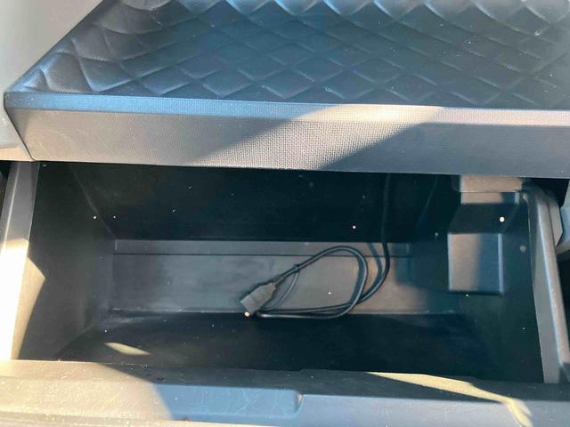 タント カスタムＸ　走行距離無制限１２ヶ月保証付き　衝突軽減ブレーキ　車線逸脱防止　Ｂｌｕｅｔｏｏｔｈオーディオ　アイドリングストップ機能　Ｂカメラ　ナビ　禁煙　盗難警報装置　ＬＥＤ　キーレスエントリー　オートＬＥＤ（27枚目）