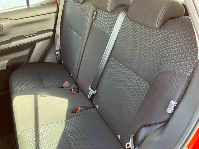 �X�^�b�t�́A�}�X�N���p�ɂĐڋq���΂����Ē����܂��B