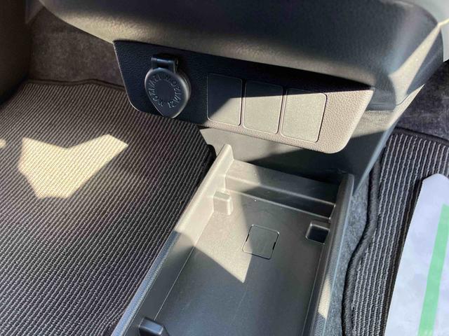 ミライース Ｘ　ＳＡＩＩＩ　ワンオーナー　走行距離無制限１２ヶ月保証付き　盗難防止アラーム　衝突回避支援ブレーキ機能　レーンキープアシスト　運転席助手席エアバック　Ｂカメ　横滑防止　禁煙　点検記録簿付　１オーナー　オートハイビーム　ＡＢＳ（16枚目）