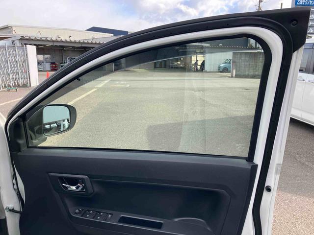 ミライース Ｘ　ＳＡＩＩＩ　　ワンオーナー　走行距離無制限１２ヶ月保証付き　盗難防止アラーム　衝突回避支援ブレーキ機能　レーンキープアシスト　運転席助手席エアバック　Ｂカメ　横滑防止　点検記録簿付　１オーナー　ＬＥＤライト　オートハイビーム（29枚目）