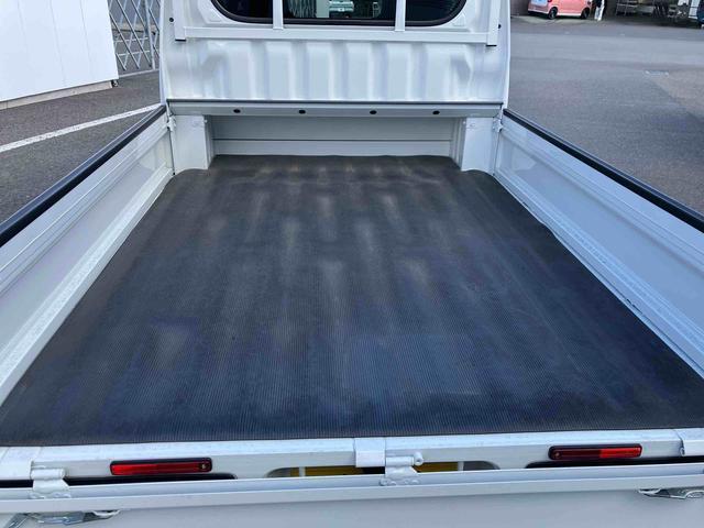 �X�^�b�t�́A�}�X�N���p�ɂĐڋq���΂����Ē����܂��B