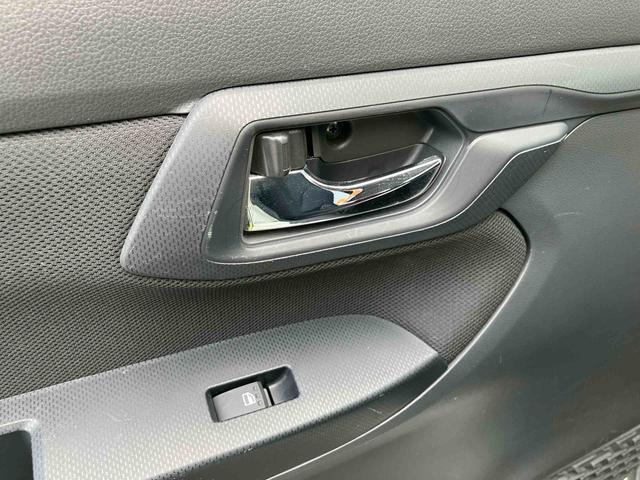 �X�^�b�t�́A�}�X�N���p�ɂĐڋq���΂����Ē����܂��B