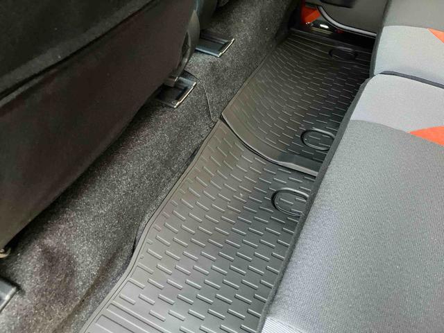 ハイゼットカーゴ クルーズ　走行距離無制限１２ヶ月保証付き　ＵＳＢ　車線逸脱　ブルートゥース　衝突軽減システム　ハイビームアシスト　両側スライド　Ｂカメ　アイドリングＳＴＯＰ　ＥＳＣ　オートライト　ＡＢＳ　盗難防止システム　禁煙（40枚目）