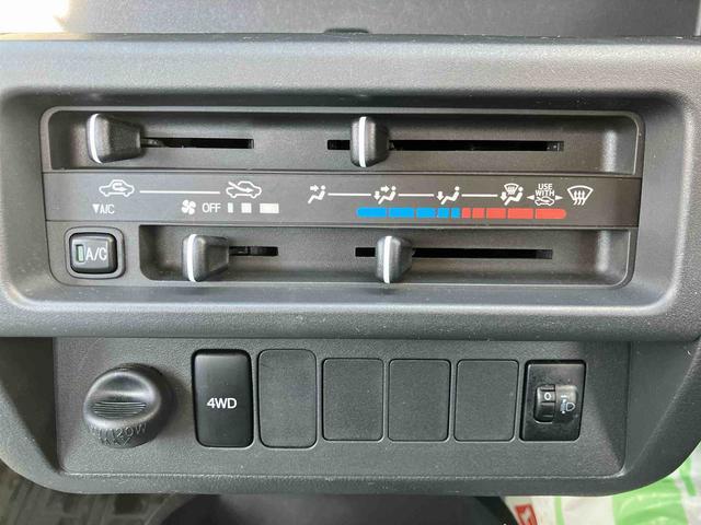 ����ɏڂ����S�Ă̎ԗ��Ɏԗ���ԏؖ�����t���Ă���܂��B