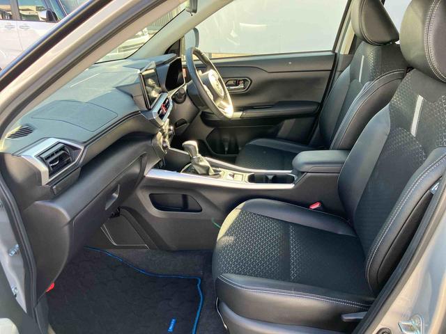 �X�^�b�t�́A�}�X�N���p�ɂĐڋq���΂����Ē����܂��B